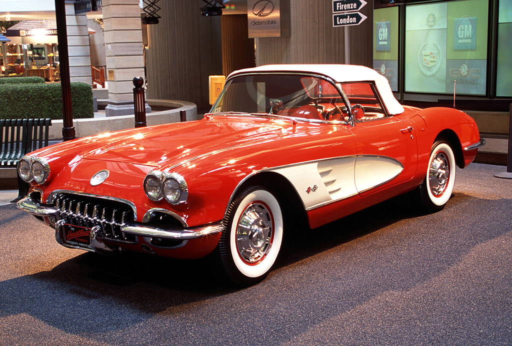 1960_Chevrolet_Corvette1.jpg